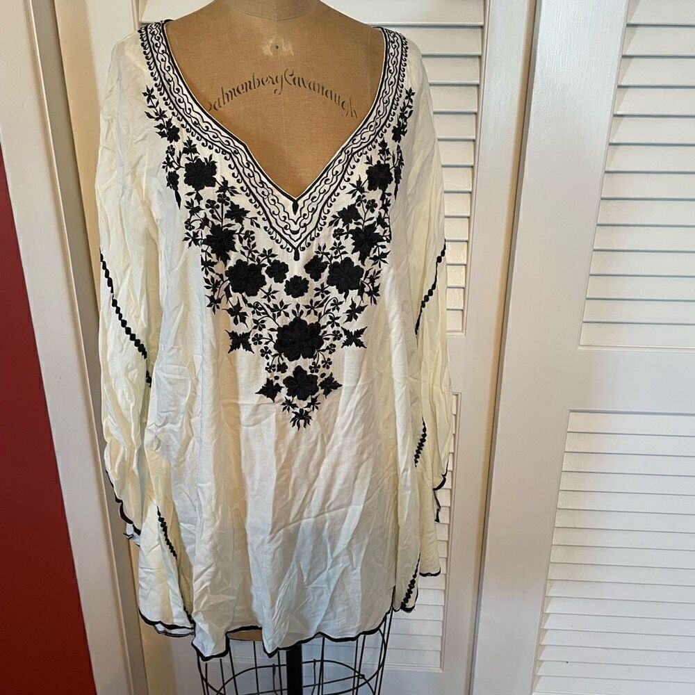 KRISTA LEE | cream and black peasant style bohemian cape style top XL NWT $74